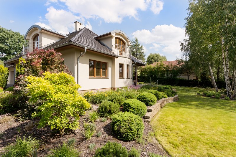 fachada de casa blanca